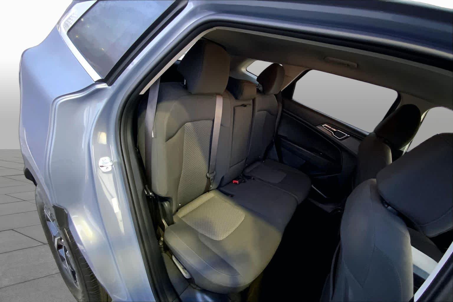 Used 2025 Everlasting Silver Kia LX image 17