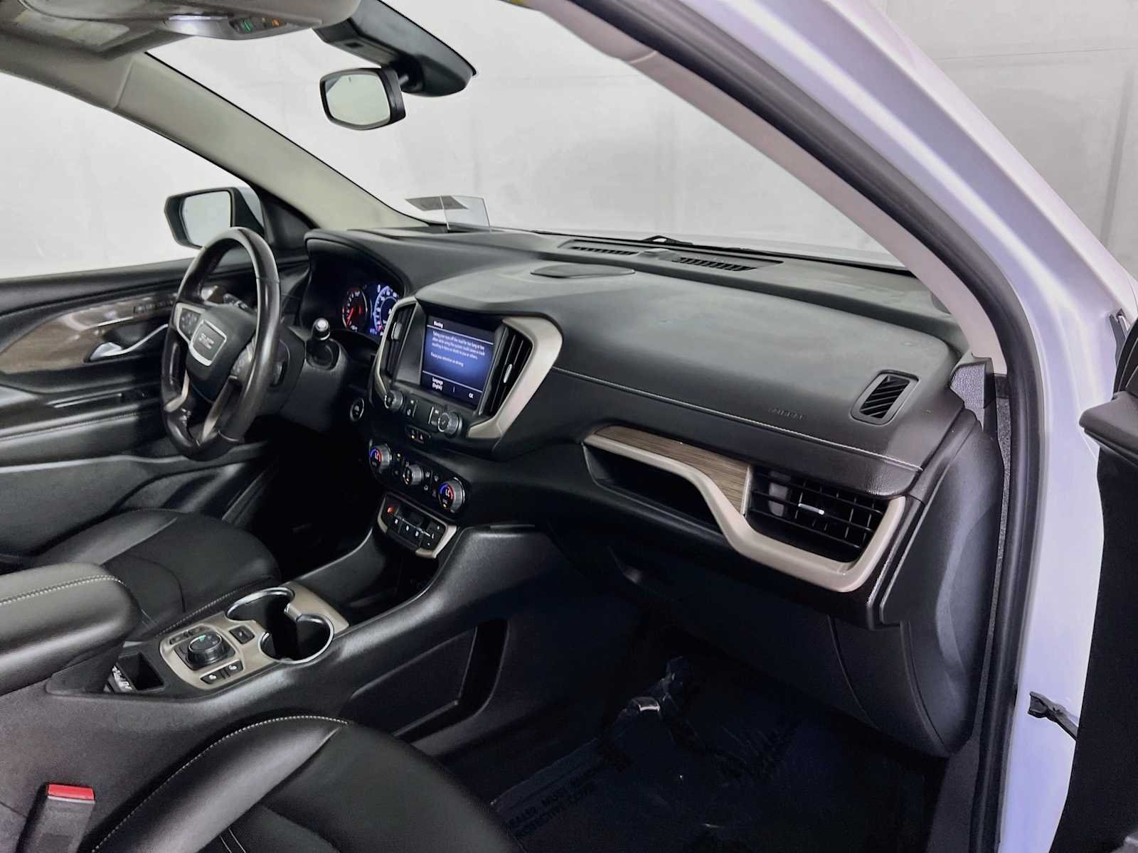 Used 2022 White Frost Tricoat GMC Denali image 30