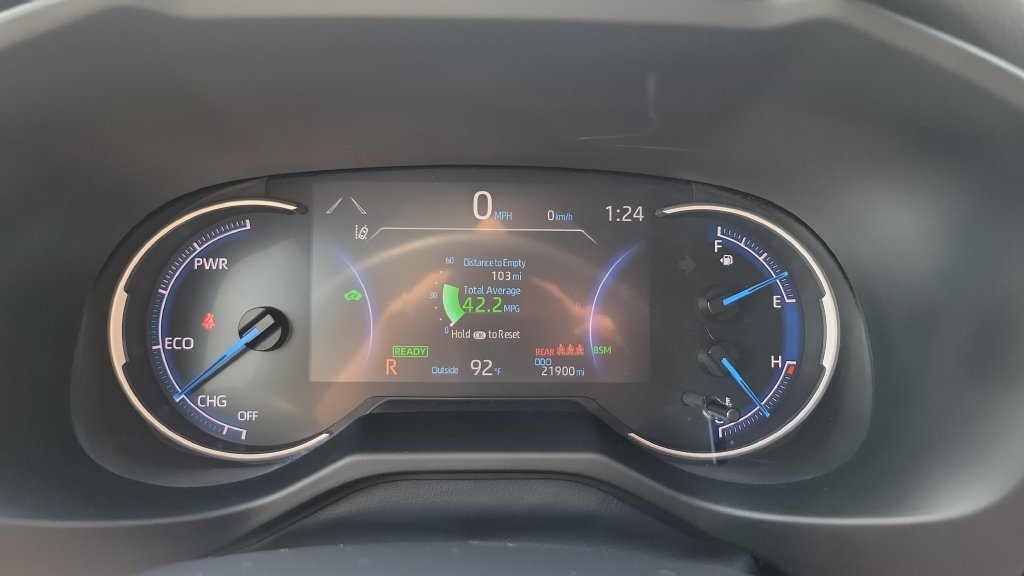 2025 Toyota RAV4 SE - Photo 22