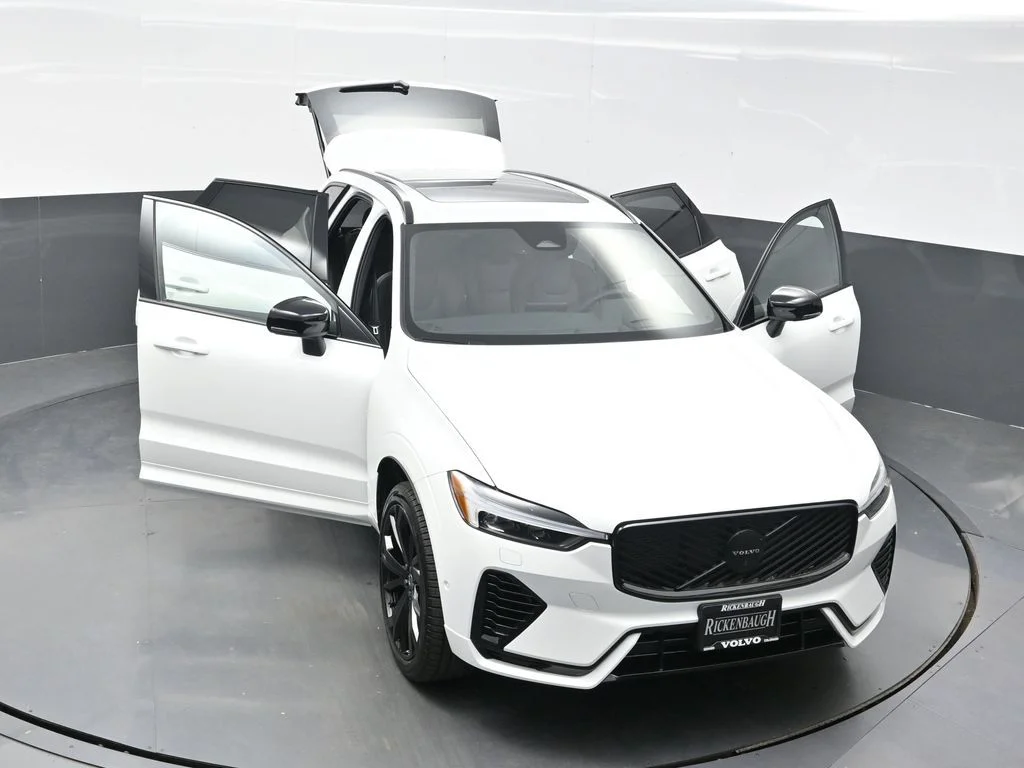 New 2026 Crystal White Volvo T8 Ultra Black Edition image 38