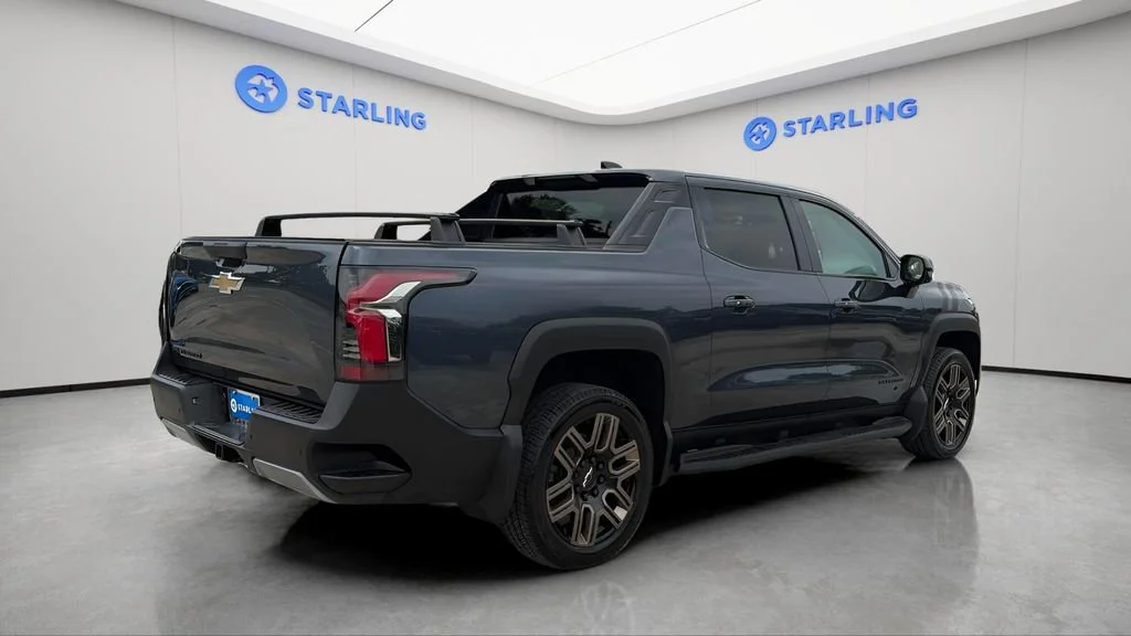Used 2026 Blue Smoke Metallic Chevrolet LT - Standard Range image 9