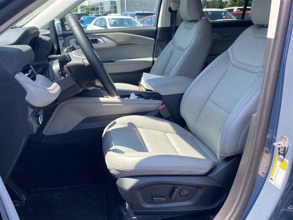 Used 2026 Vapor Blue Ford Active w/200A Pkg image 2