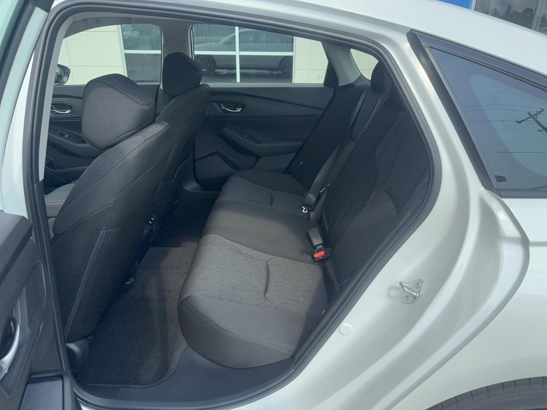 New 2026 Platinum White Pearl Honda SE image 11