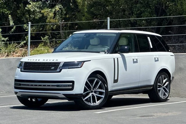 New 2026 Fuji White Land Rover SE image 1