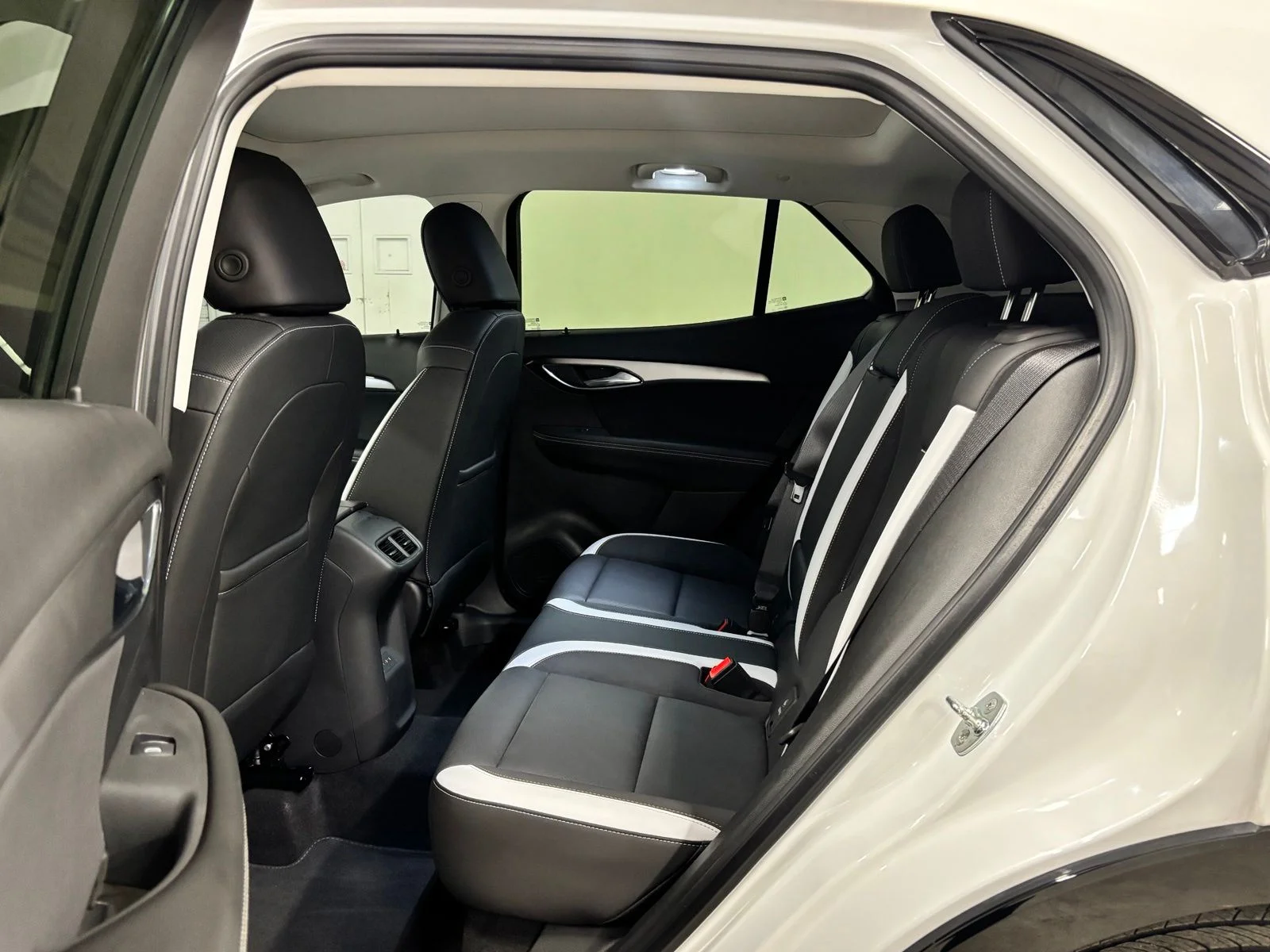 Used 2025 White Buick Sport Touring image 19