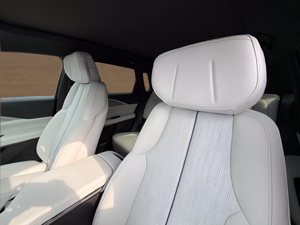 2027 Cadillac LYRIQ Luxury - Photo 11