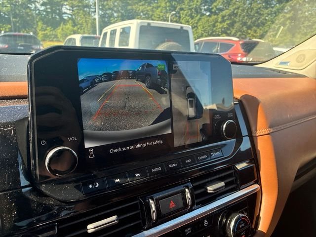 Used 2023 Gray Nissan Platinum image 24