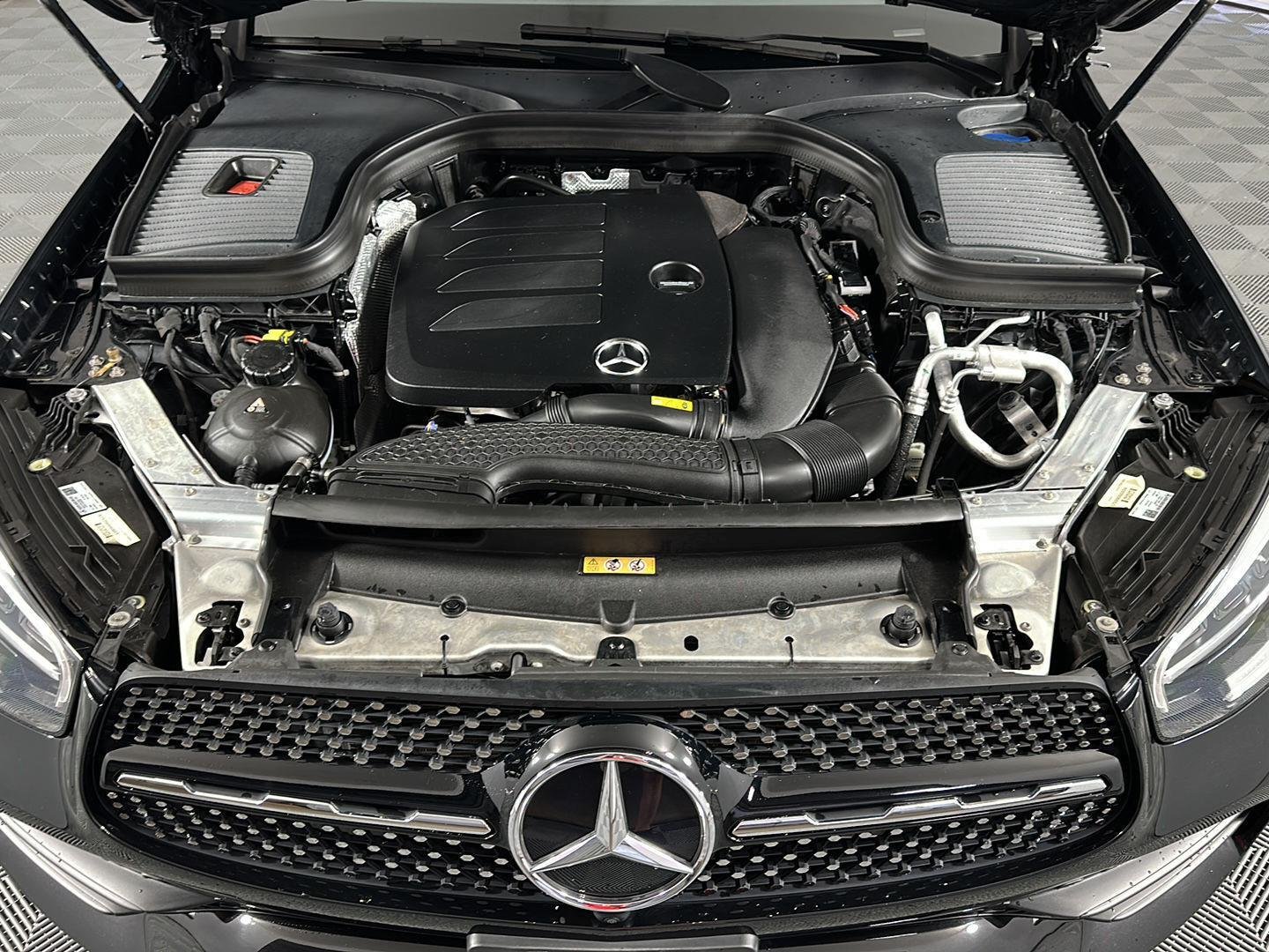 Used 2023 Obsidian Black Metallic Mercedes-Benz GLC 300 image 3