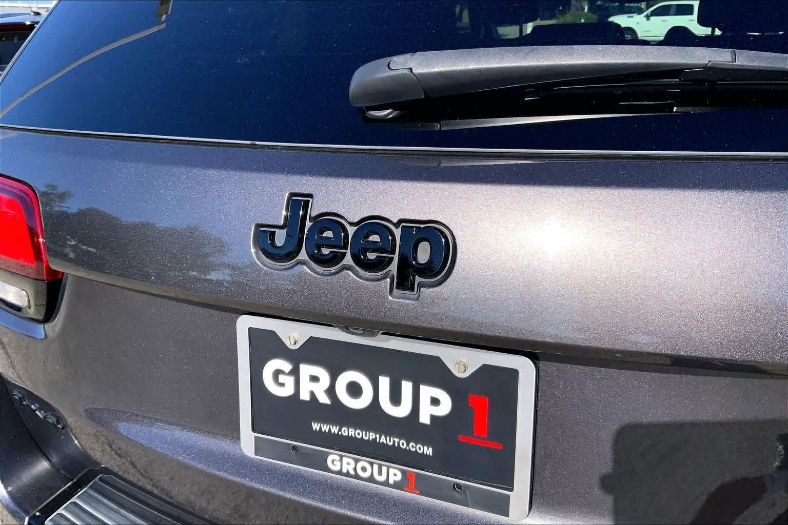 Certified Used 2018 Granite Crystal Metallic Clearcoat Jeep Altitude image 28