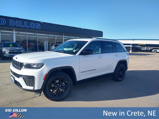 2026 Jeep Grand Cherokee Laredo Altitude