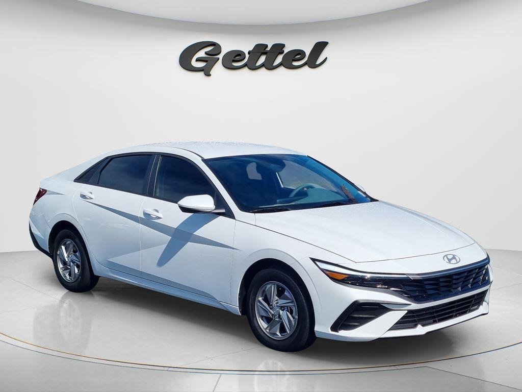 New 2026 White Hyundai SE image 3