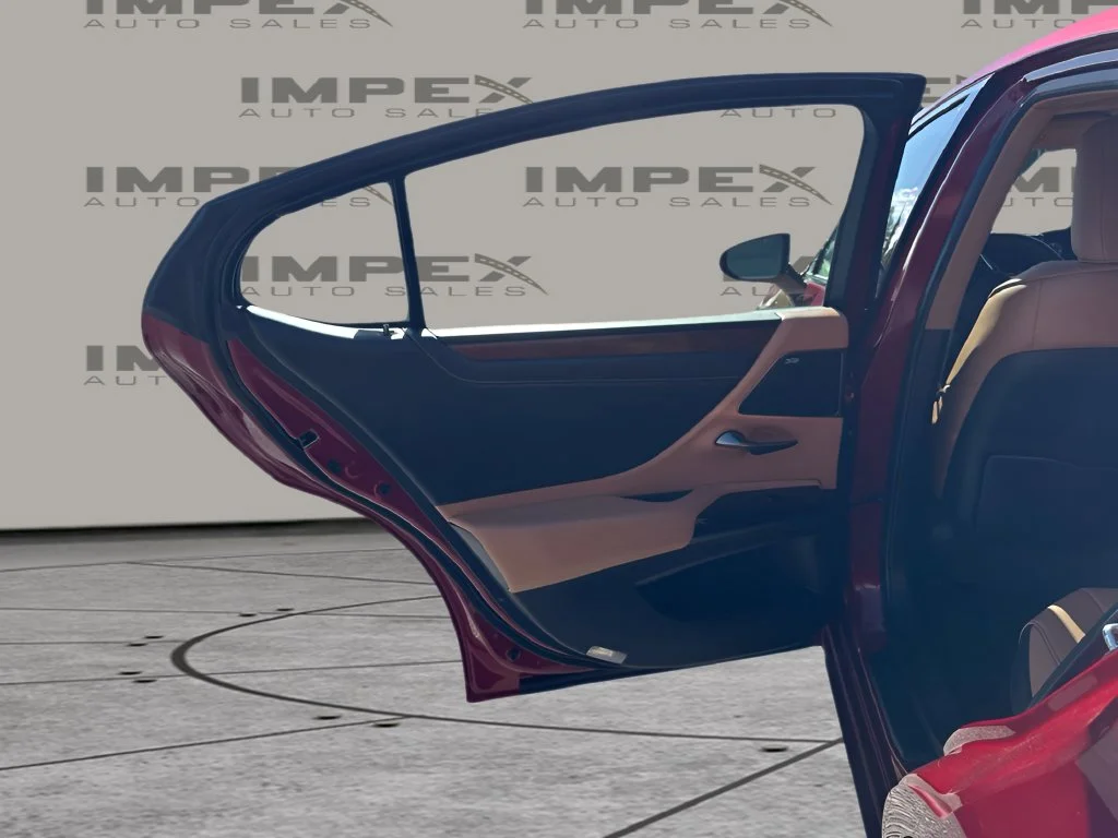 Used 2022 Red Lexus 300h image 27