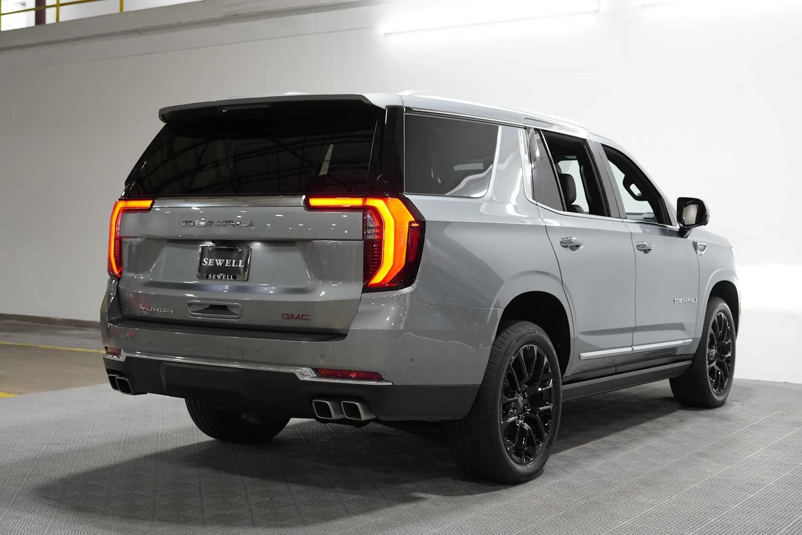 Used 2025 Sterling Metallic GMC Denali image 4