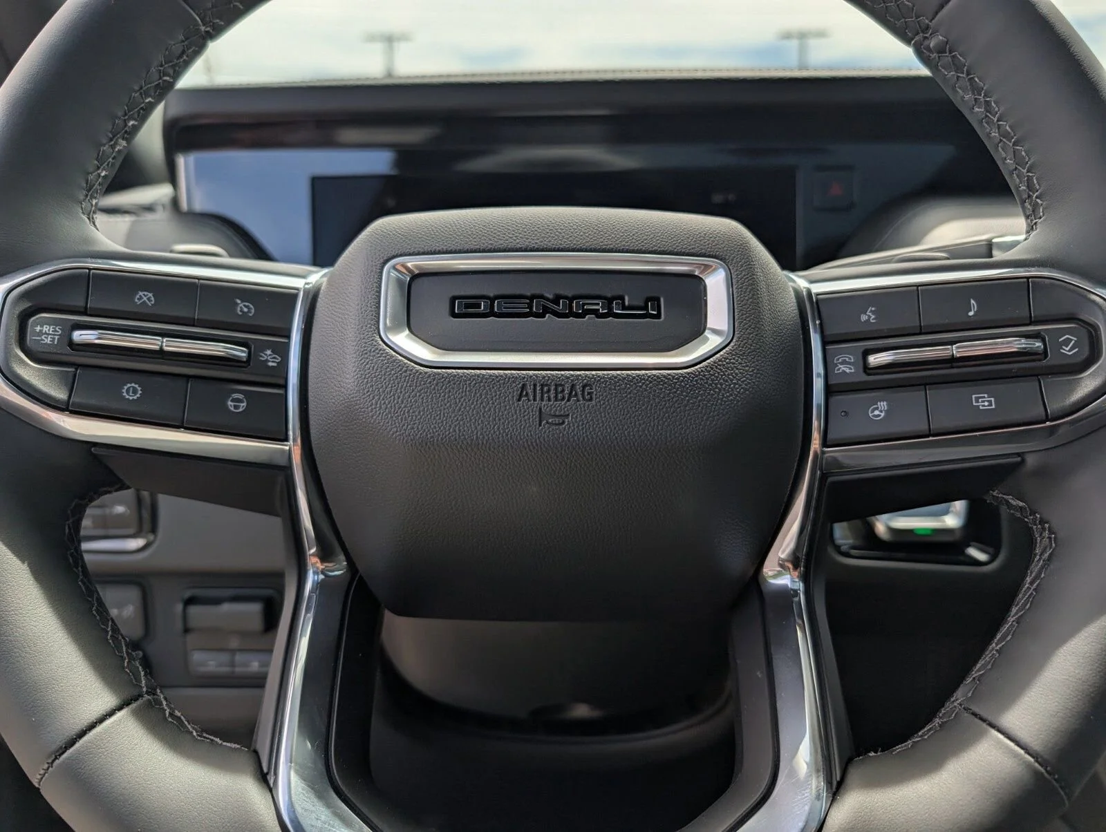 2026 GMC Yukon Denali - Photo 36