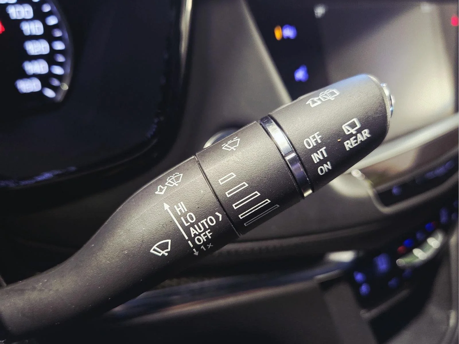 Used 2019 Bronze Dune Metallic Cadillac Platinum AWD image 30