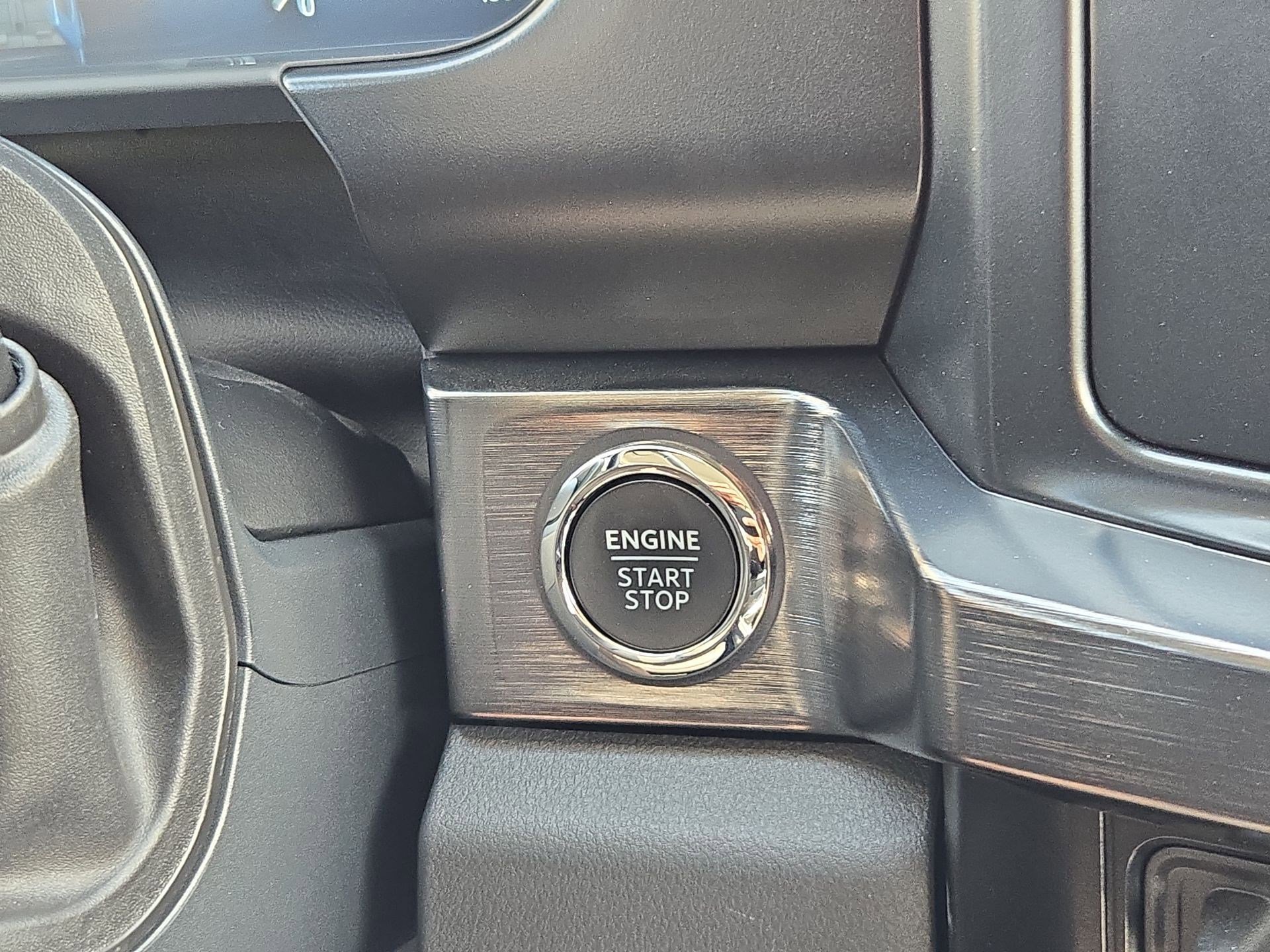 Used 2025 Oxford White Ford LARIAT image 19