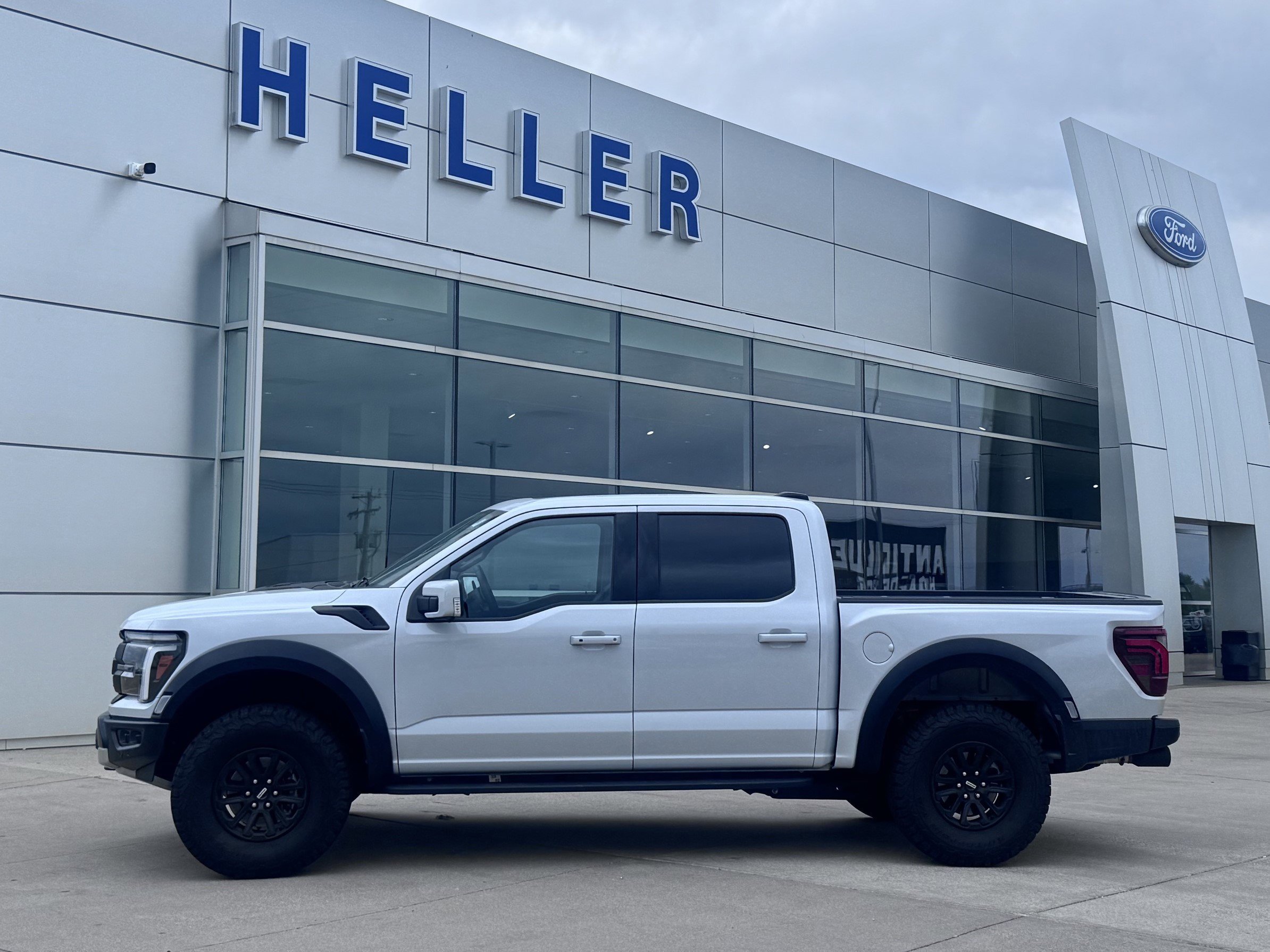 Used 2025 Space White Metallic Ford Raptor image 3