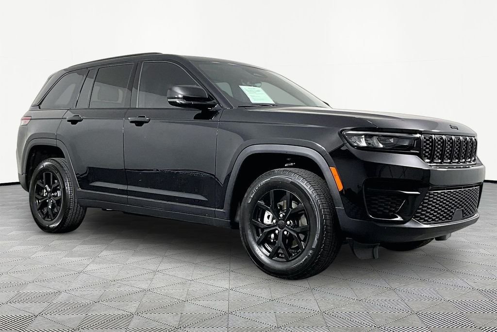 Used 2025 Black Jeep Altitude X image 3
