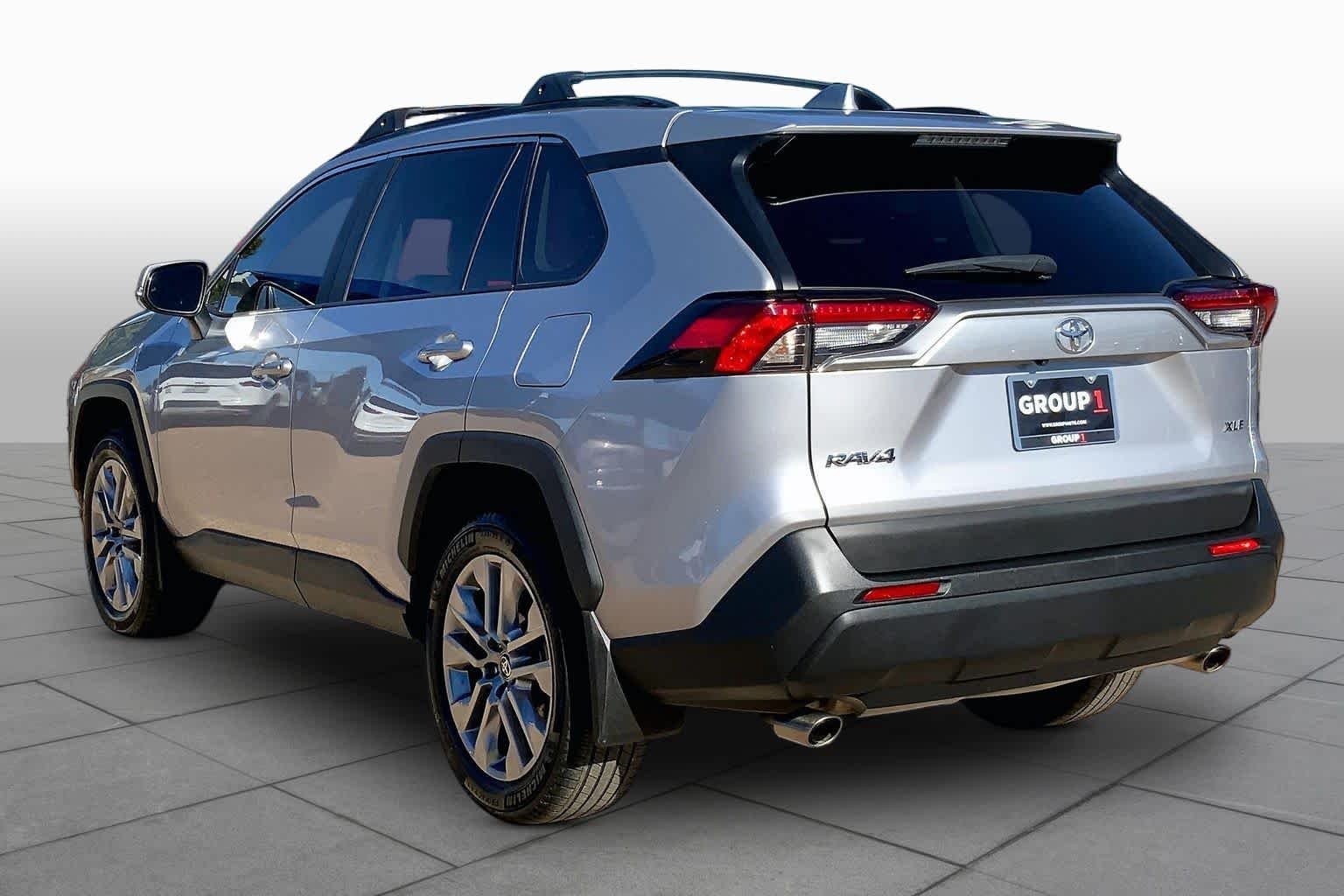 Used 2024 Silver Sky Metallic Toyota XLE Premium image 12