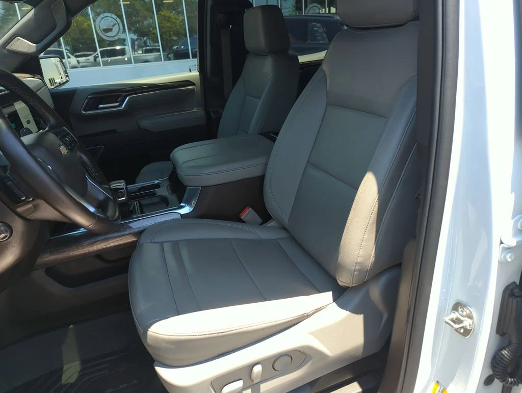 Used 2025 White Chevrolet LTZ image 11