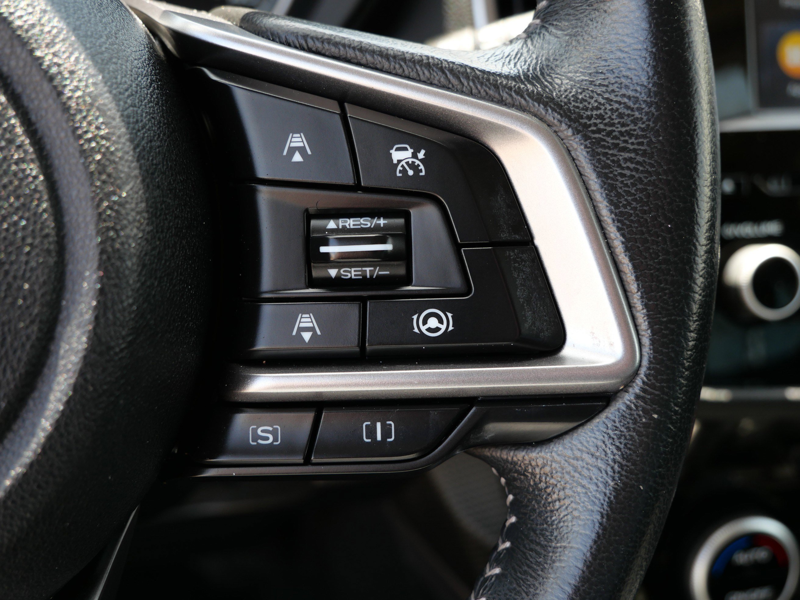Used 2022 Ice Silver Metallic Subaru Premium image 29