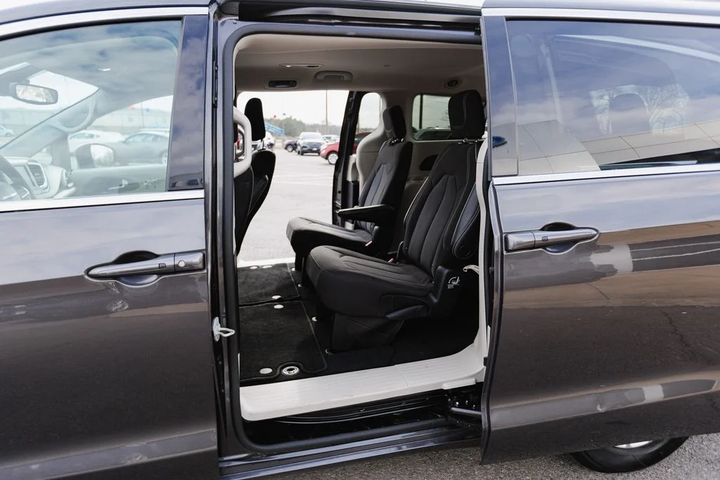 Used 2023 Gray Chrysler LX image 4