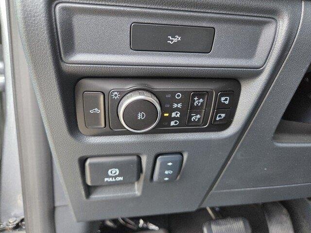 New 2026 Iconic Silver Metallic Ford Lariat® image 14