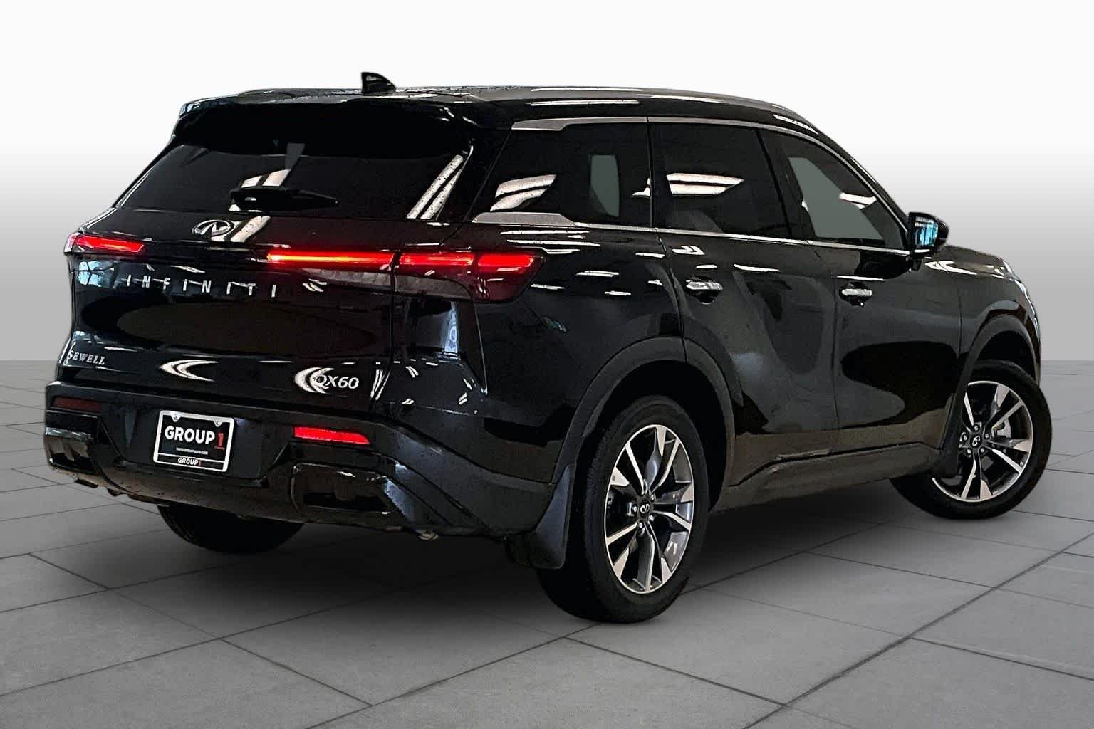 Used 2025 Mineral Black INFINITI LUXE image 11