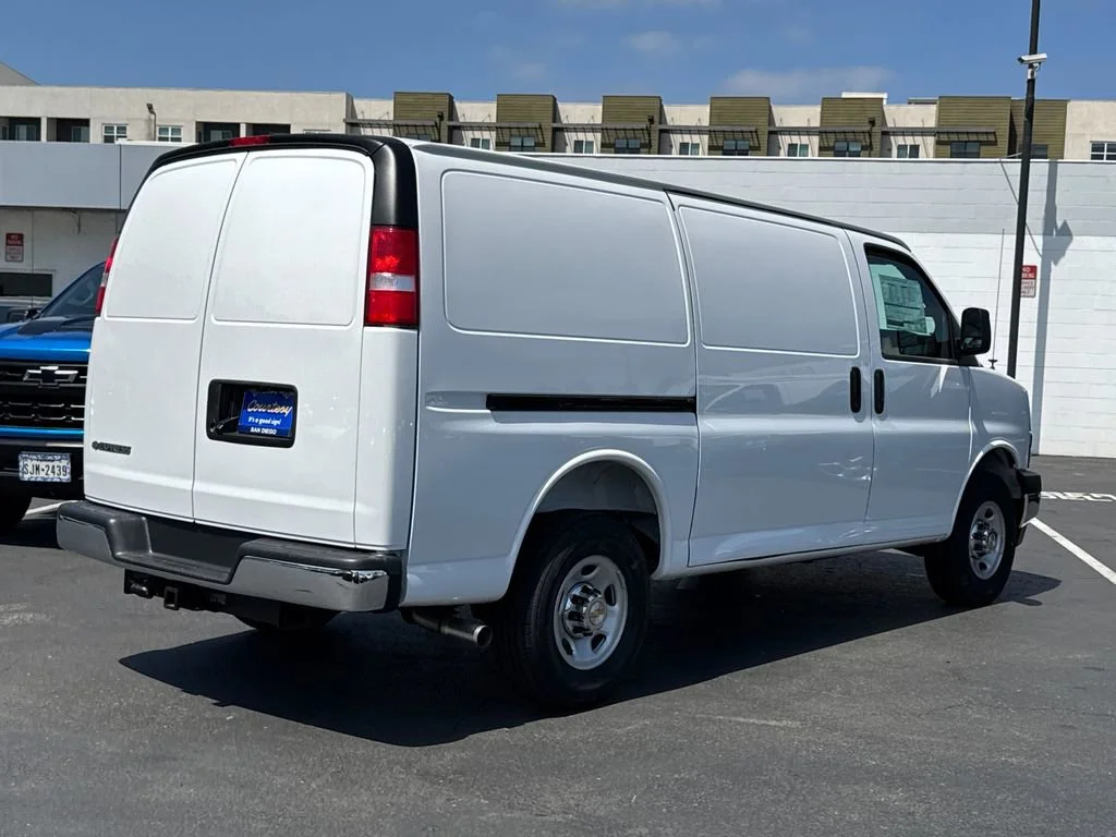 New 2026 Summit White Chevrolet WT image 6