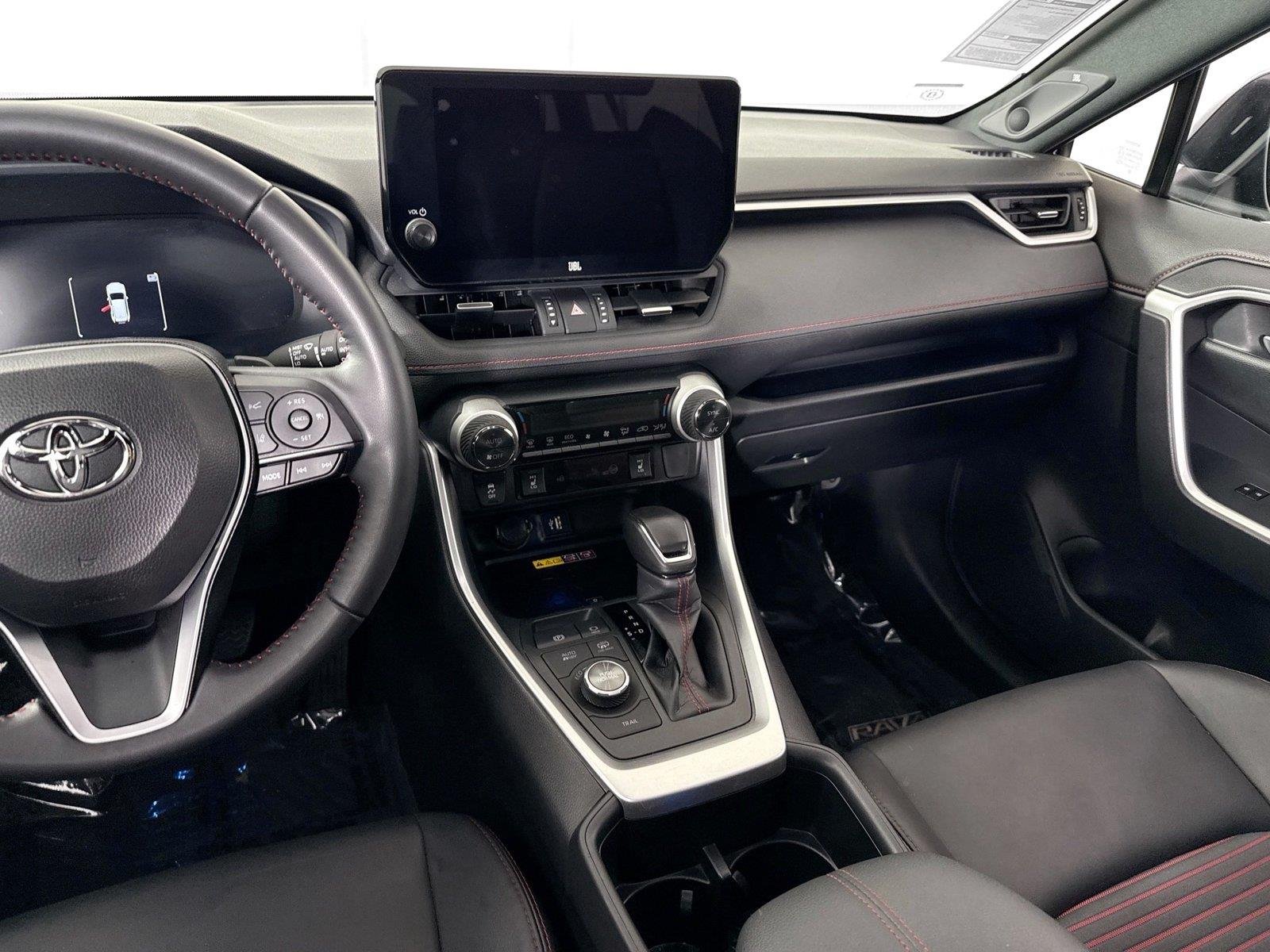 2025 Toyota RAV4 XSE - Photo 34