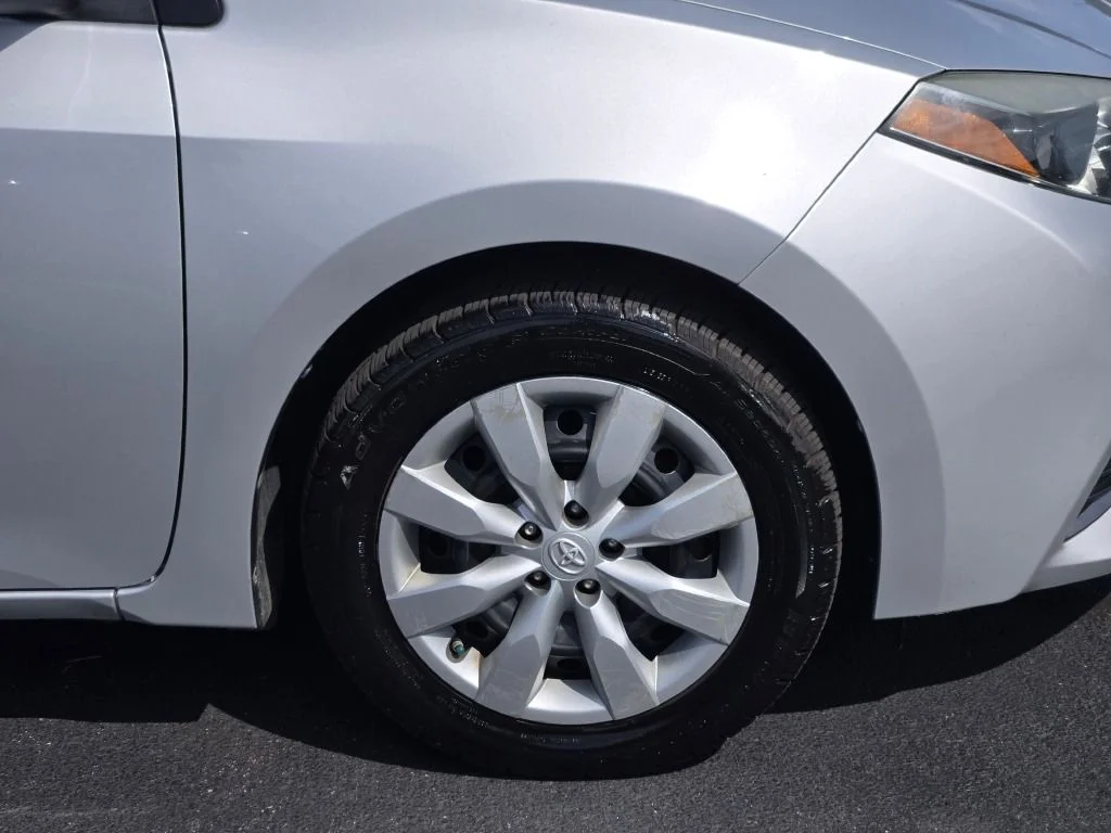 Used 2016 Silver Toyota LE image 4