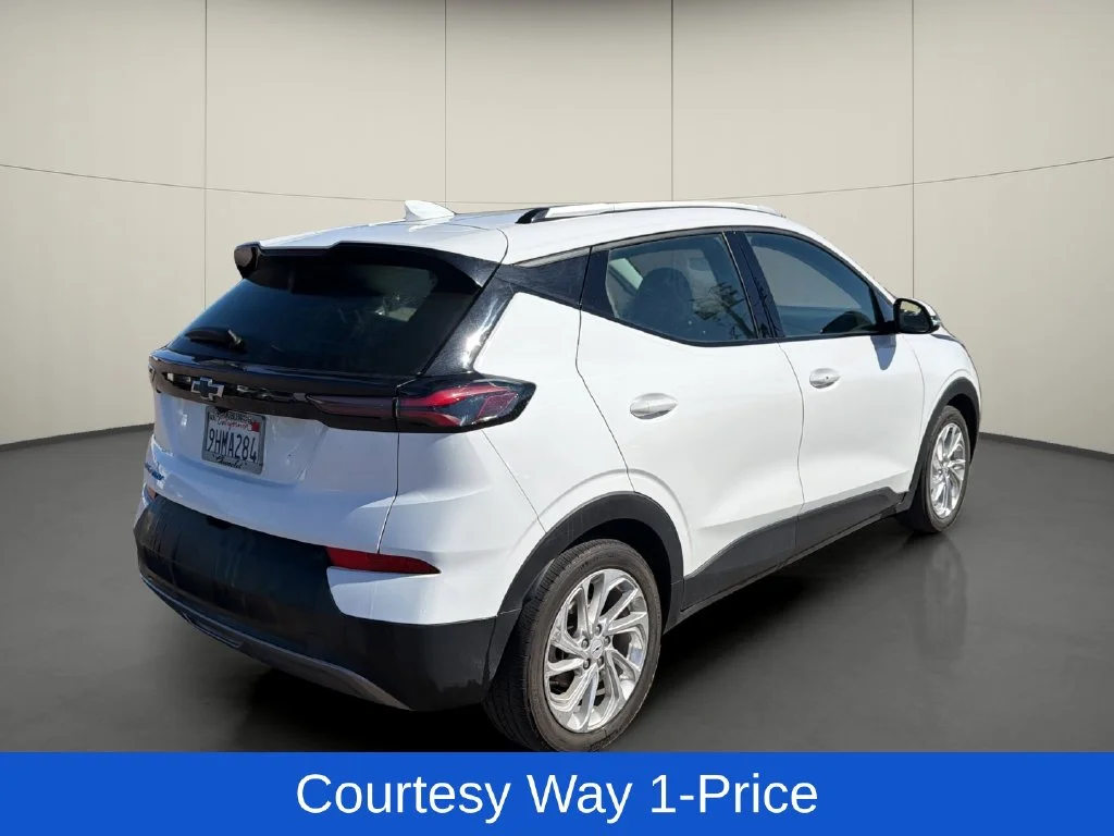 Used 2023 White Chevrolet LT image 9