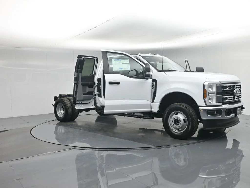 New 2026 Oxford White Ford XL image 28