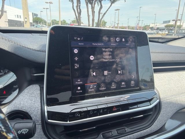 Used 2022 Gray Jeep Latitude image 4