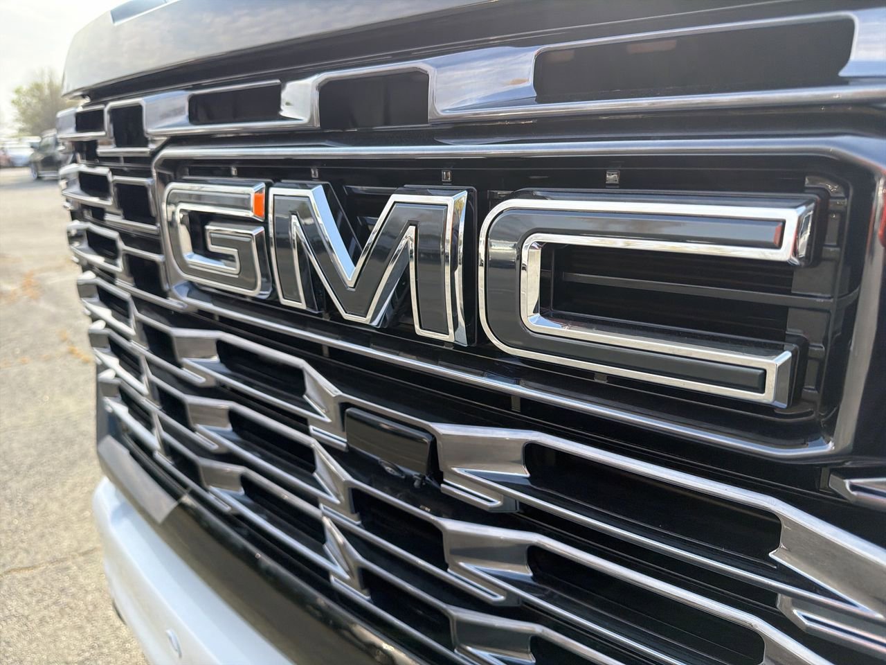 Used 2025 White Frost Tricoat GMC Denali Ultimate image 26