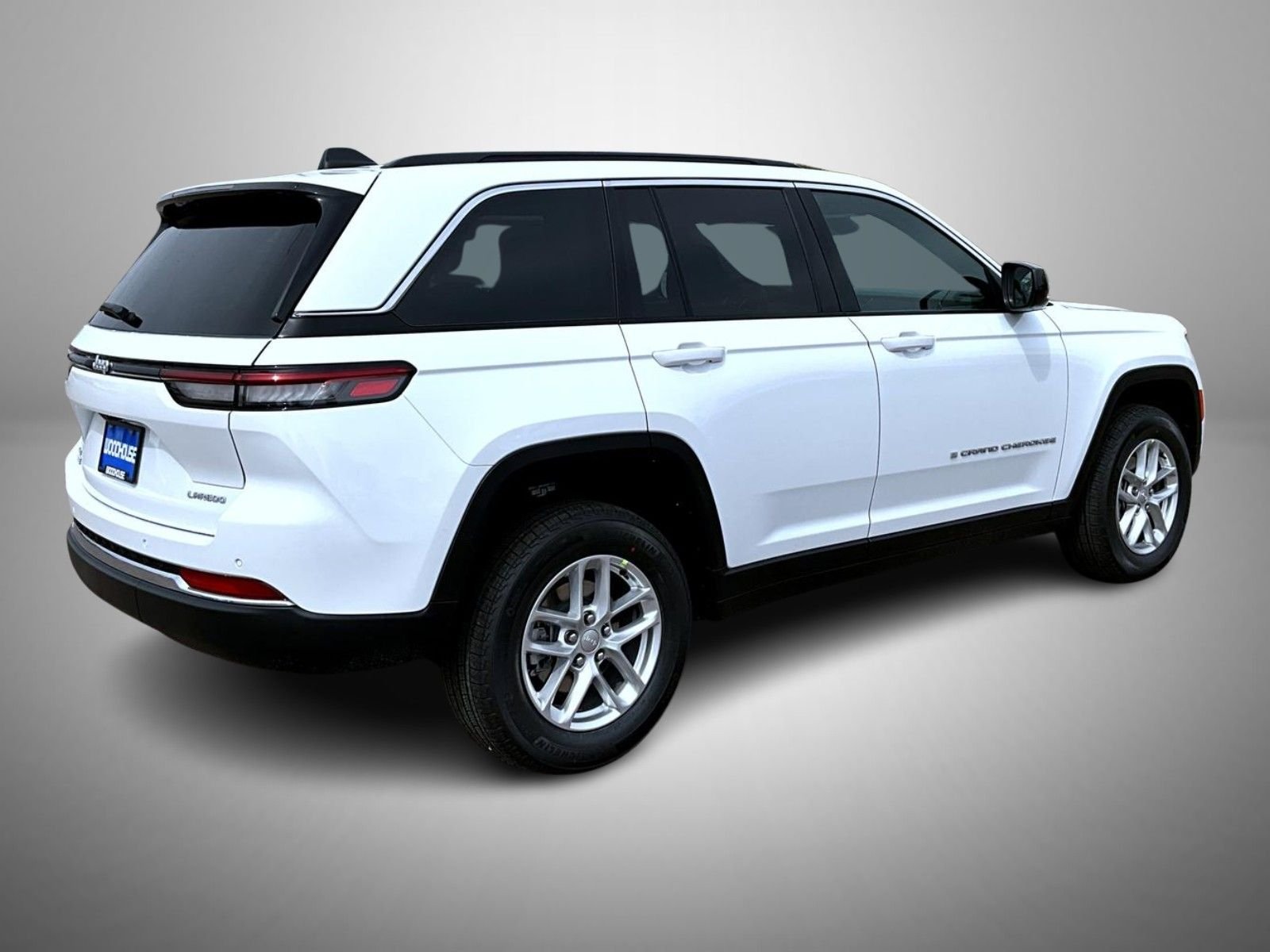 New 2026 Bright White Clear-Coat Exterior Paint Jeep Laredo X image 5