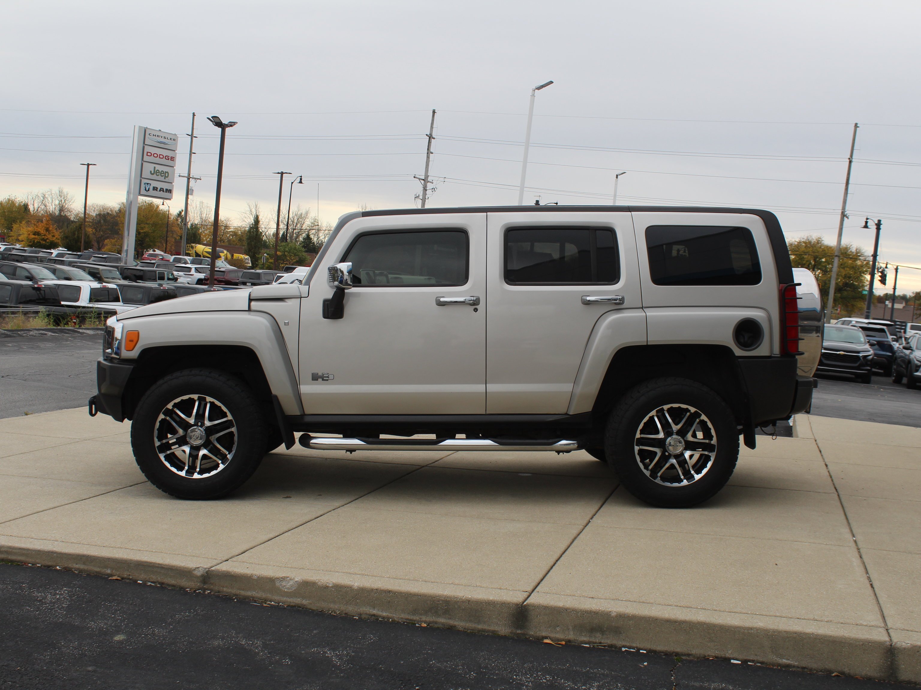 Used 2007 Boulder Gray Metallic HUMMER SUV image 8