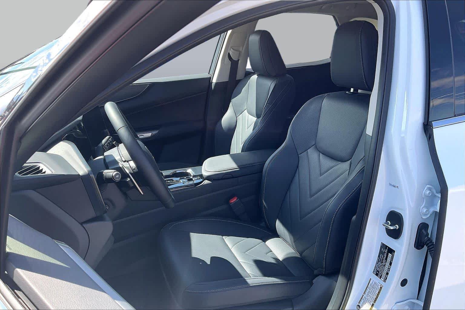 Used 2026 WHITE NOVA GLASS FLAKE Lexus Luxury image 8