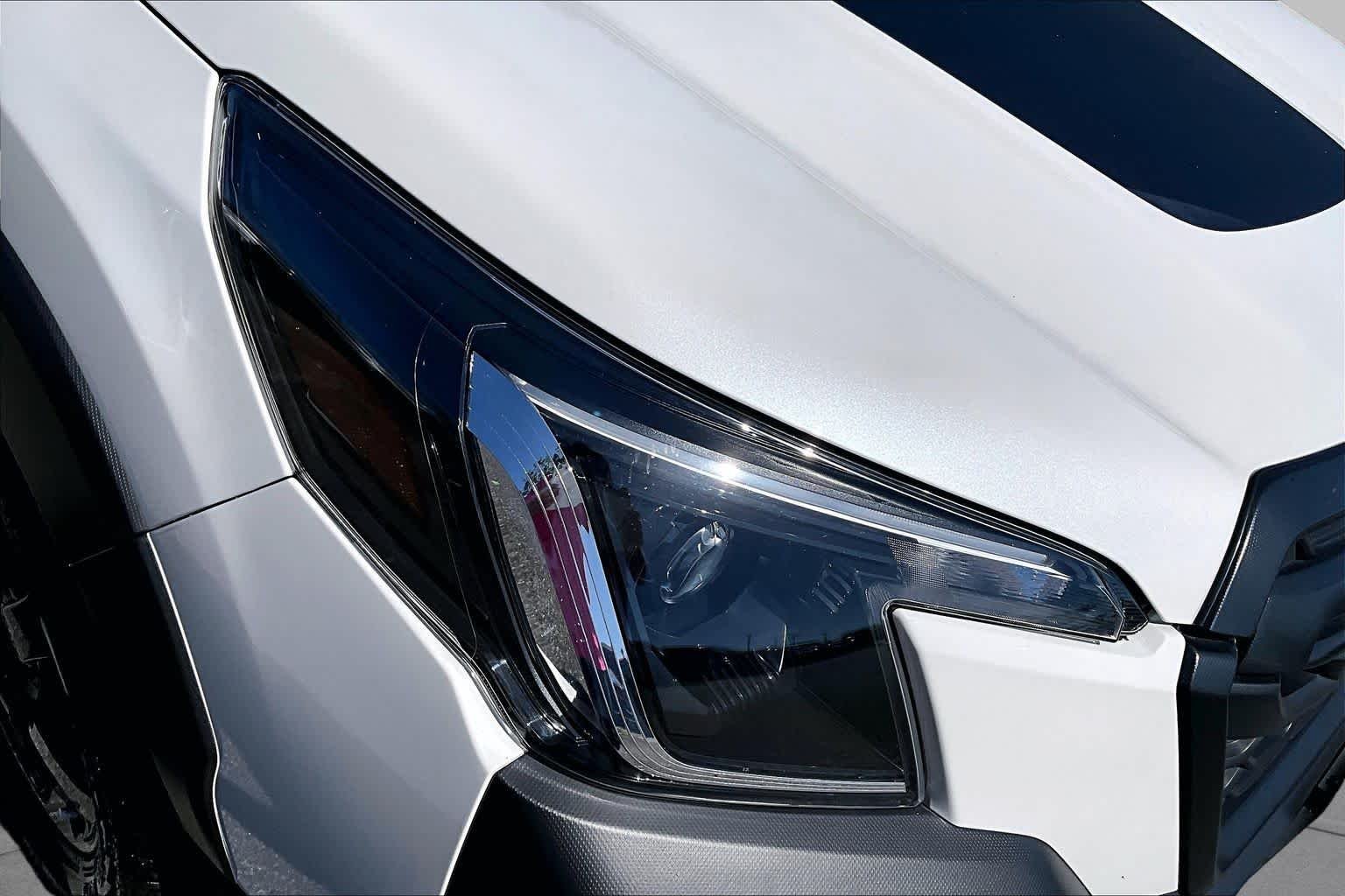 Used 2024 Crystal White Pearl Subaru Wilderness image 27