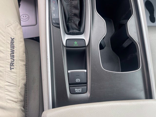 Used 2018 Champagne Frost Pearl Honda LX image 18