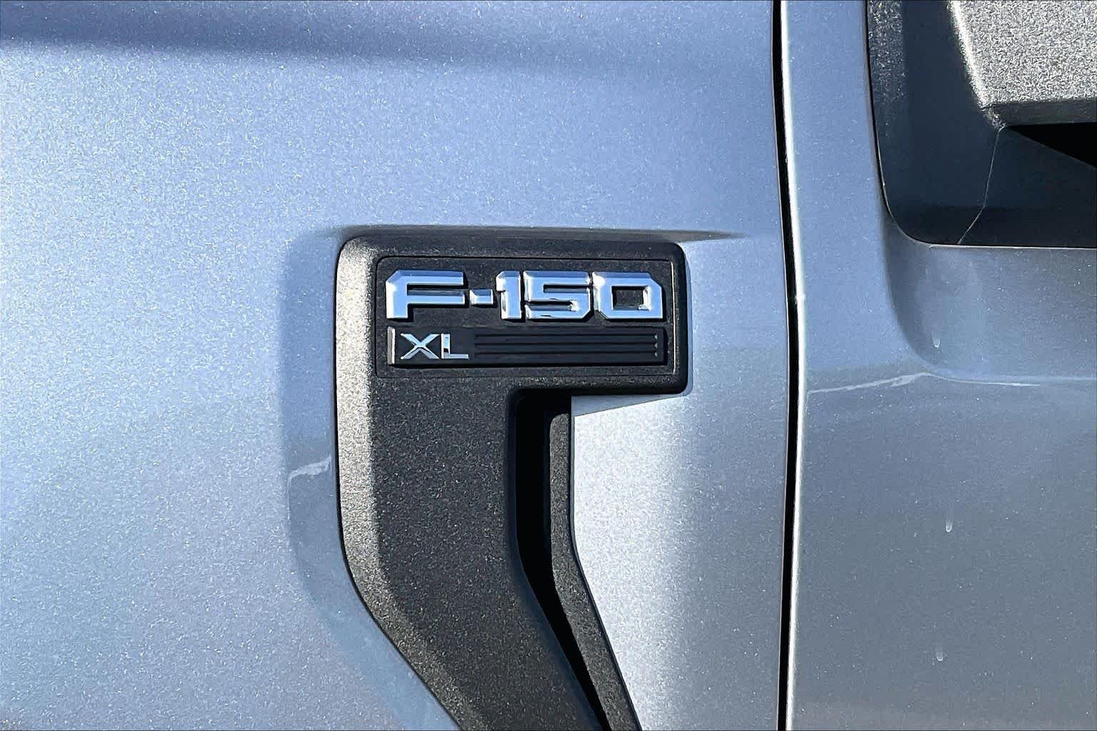 Used 2025 Iconic Silver Metallic Ford XL image 25