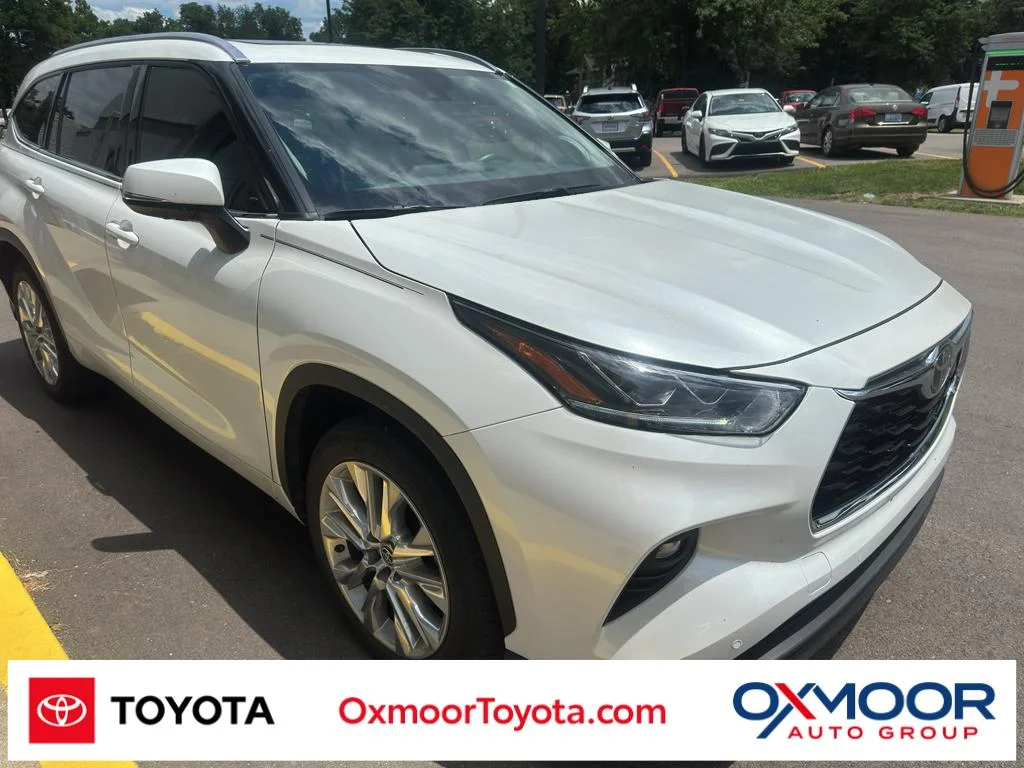 Used 2022 Wind Chill Pearl Toyota Limited image 1