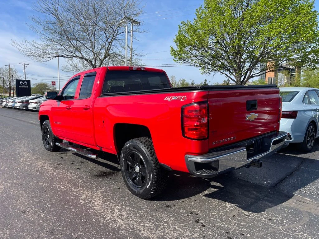 Used 2017 Chevrolet Silverado 1500 LT with VIN 1GCVKREC0HZ312477 for sale in Racine, WI