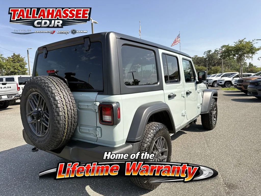 New 2026 Earl Clearcoat Jeep Sport S image 3