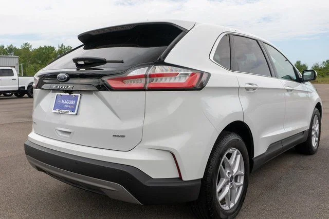 Used 2022 White Ford SEL image 6
