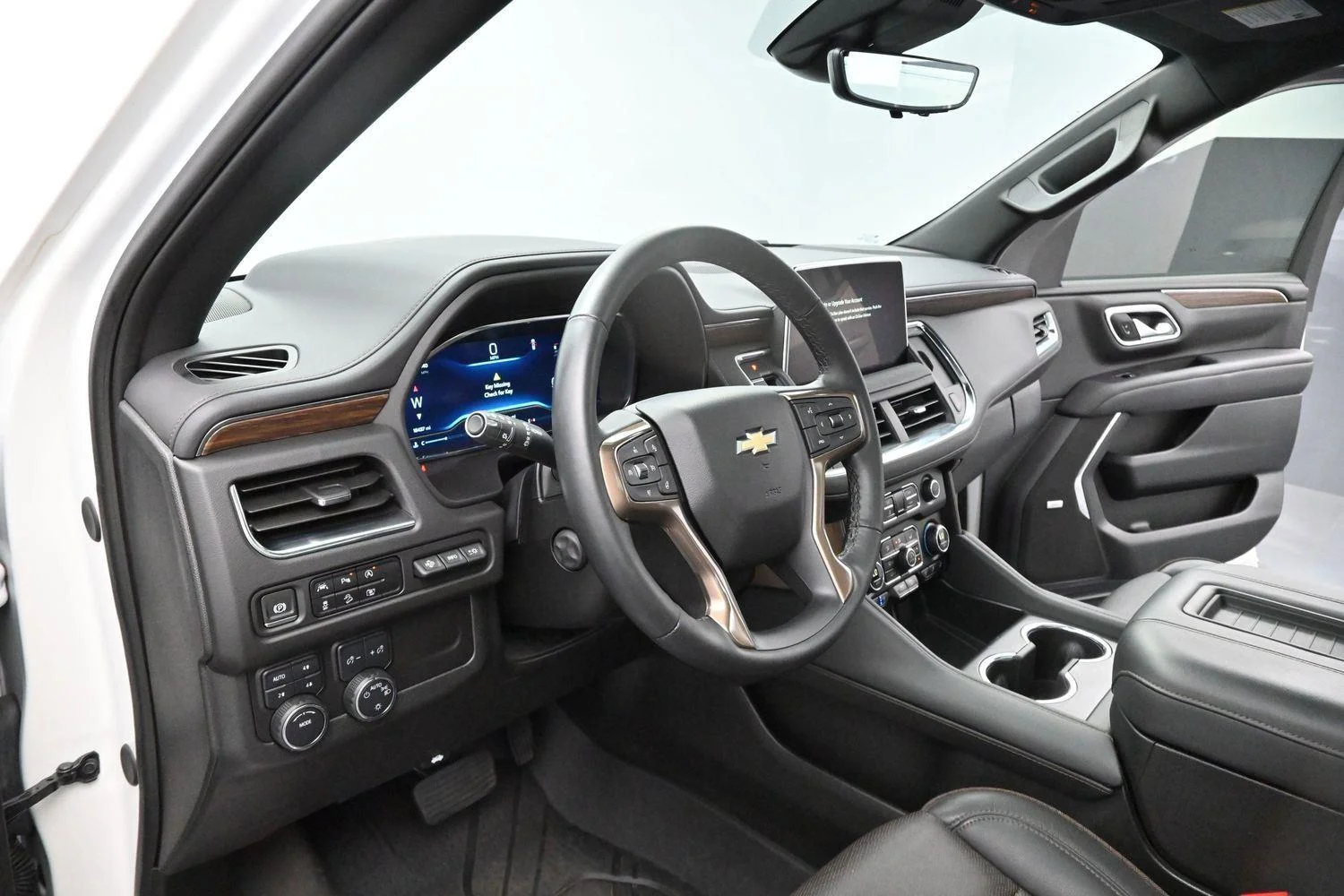 Used 2024 Iridescent Pearl Tricoat Chevrolet High Country image 13