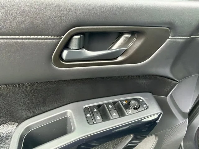 Used 2025 Gray Nissan SV image 27