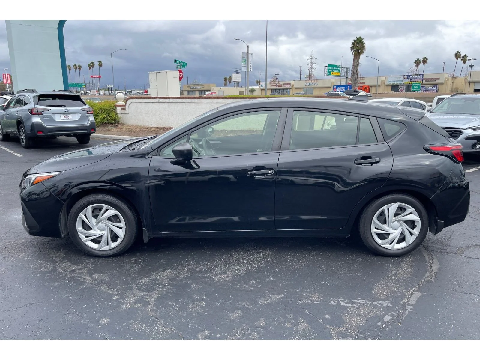 Used 2024 CRYSTAL BLACK SIL Subaru Base image 2