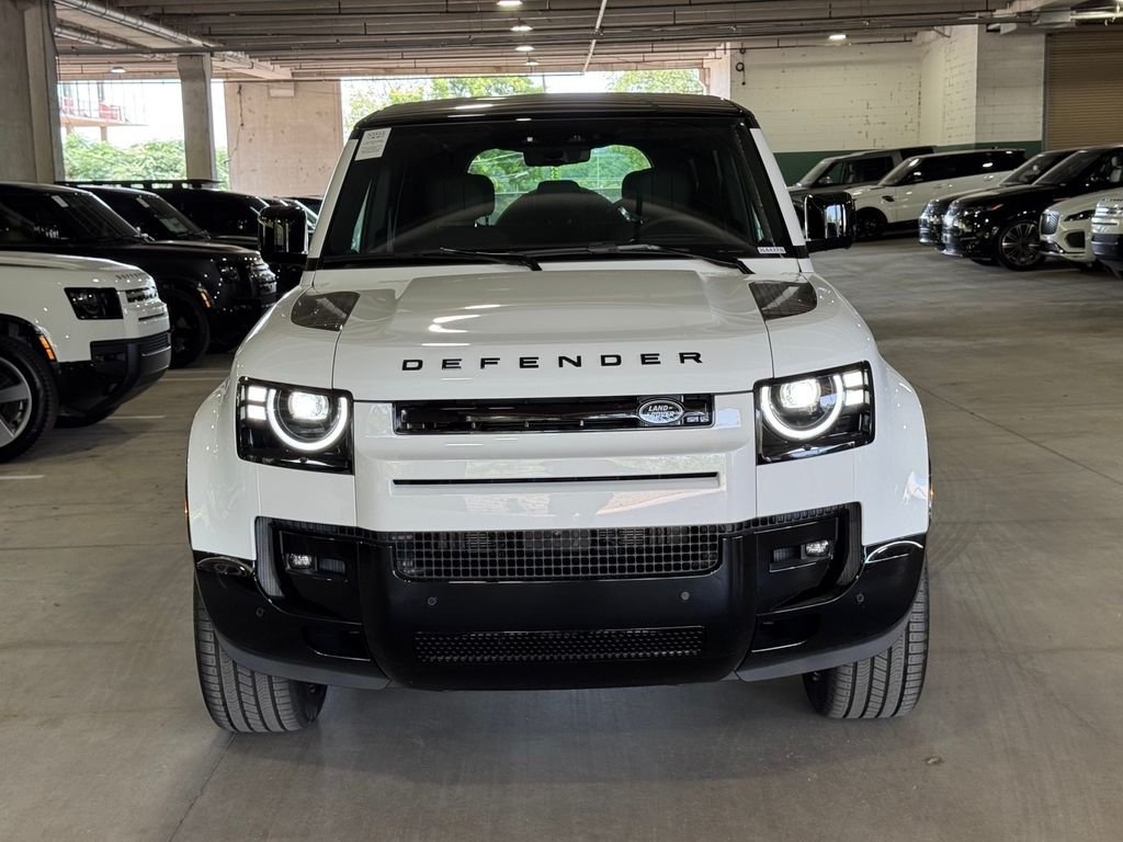 New 2026 Fuji White Land Rover V8 image 3
