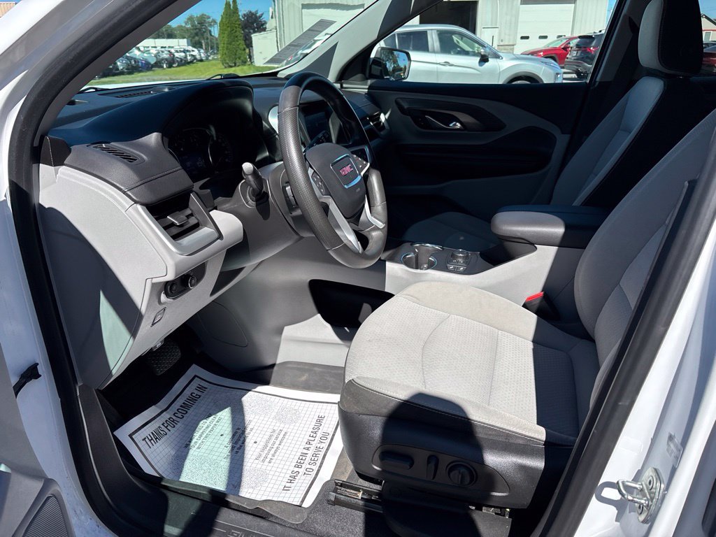 Used 2023 White GMC SLE image 9